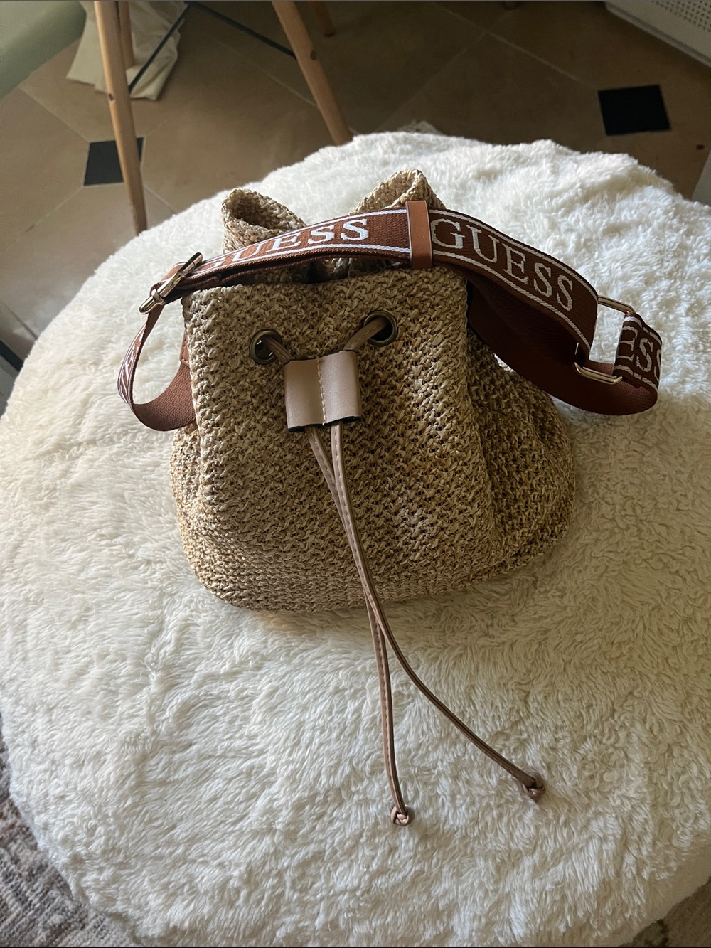 Guess shoulder tote
